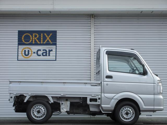 雨の日の換気に便利なドアバイザー付きです。