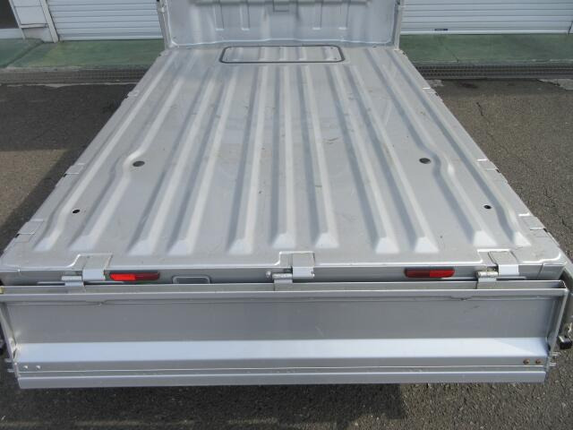 アオリ倒した荷台です。