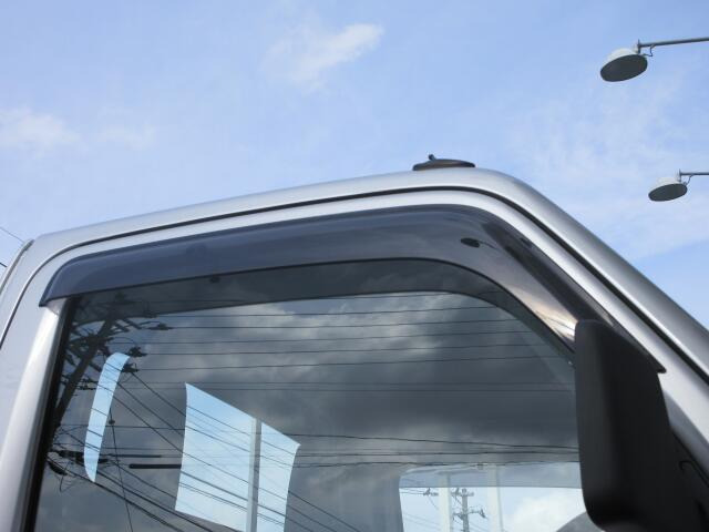 エンジンルームも綺麗に仕上がっております。 営業時間は10時〜18時まで、毎週水曜日が定休日となっております。お問い合わせをスタッフ一同、お待ちしております♪