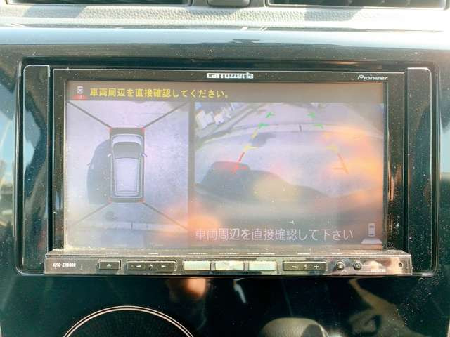 �y�S���ʃJ�����z��󂩂�̎��_�Œ��Ԃ��s�Ȃ����Ƃ��\�ł��B�����ꏊ�ł̒��Ԃɂ͂ƂĂ��𗧂��܂���