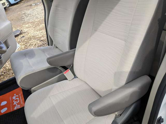 �V�[�g����]�E�O�X���C�h�E��X�E���~�����g�ݍ��킹�Ȃ���쓮���A�ԊO�֏o�܂��B