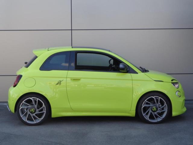 アバルト500eツーリズモ