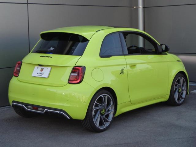 アバルト500eツーリズモ