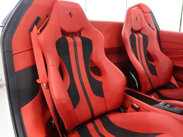 �V�[�g�ɂ��Ă���ԗǂ��ێ�����Ă���̂ł��B�I�[�g�X�e�[�W�ł͐�p�̃V�[�g���n���K�[�h����R�[�e�B���O�����p�ӂ��Ă�܂��B���񂨐\���t���������B