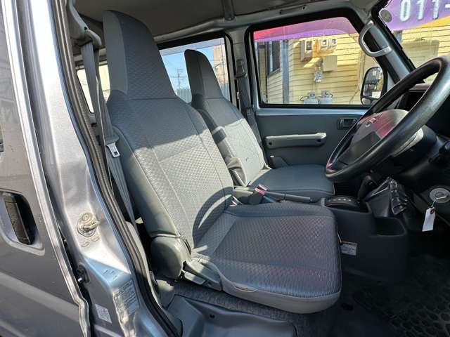 ���̋Ǝ҂ɂ������ې􂢁A�V�[�g�̃^�o�R�Ȃǂɂ��R�Q���̃��y�A��(�L��)�������Ă���܂��B