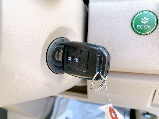 【キーレスエントリー】離れた場所からドアの開閉ができ、ワンタッチで楽々乗り込めます♪