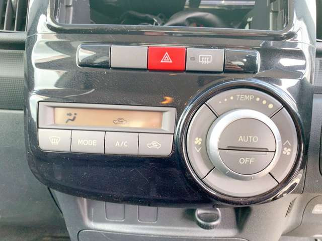 必需品のエアコン付き♪温度調節も簡単操作となっております!