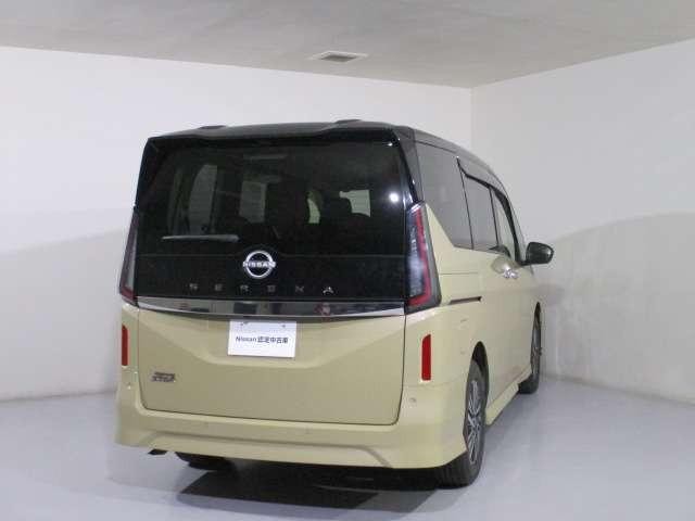 セレナ2.0 ハイウェイスターV 4WD