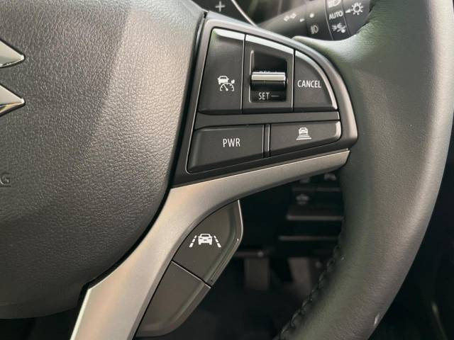 【アダプティブクルーズコントロール】高速道路での長距離走行が楽に!!自動で速度を保つクルーズコントロールが、衝突軽減システムと連携し、前方の車両を感知して車間を保つように速度調節してくれます!!