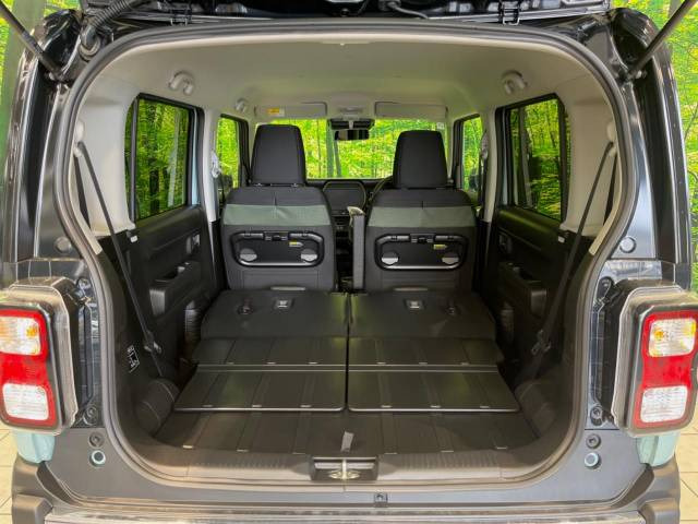 積み下ろしのしやすいデッキにはたっぷりと荷物を積み込んでいただけます。遊びから仕事まで、様々なシーンで頼れます♪