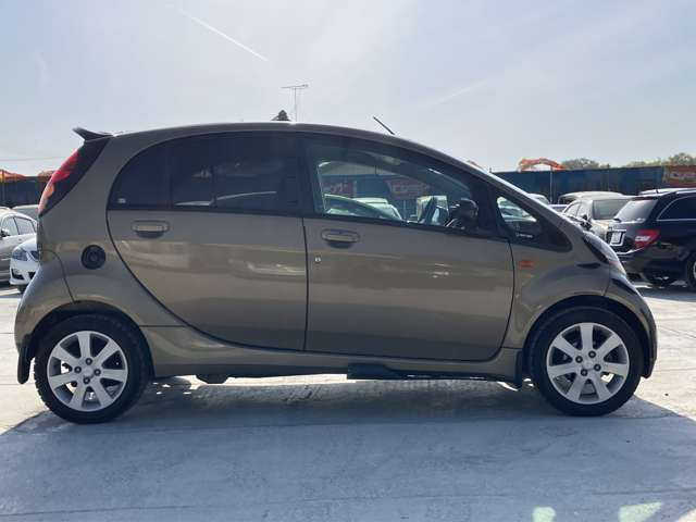 ���y�����ԁE�R���p�N�g�J�[�E�~�j�o���E�Z�_���ȂǑ����݌ɂ��������܂��B���C�ɓ���̈��������ĉ�����!��