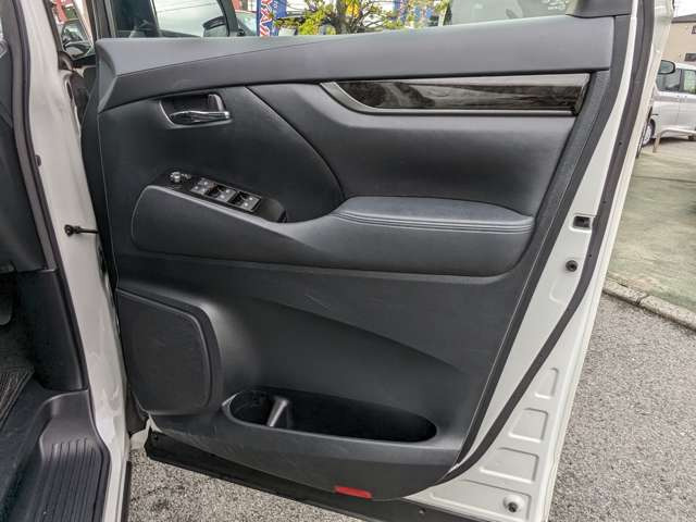 ���W����ɂ͍��i���̒��ÎԂ�V�Ԃ��������ł����W���䐔100��̑�^�W����֐��񂲗��X����������