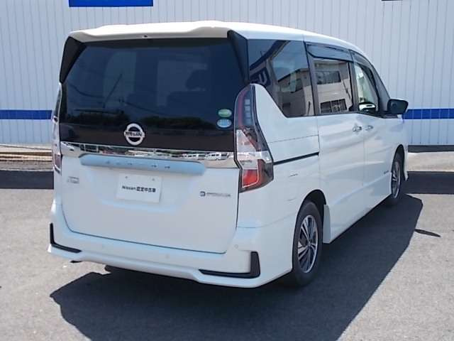 セレナ1.2 e-POWER ハイウェイスター V