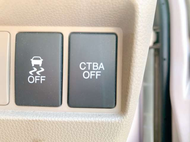 �y�Փˌy�����u�z���s���ɑO���̎ԗ�����F�����A�Փ˂������Ȏ��͌x��ƃu���[�L�ŏՓˉ���Ɣ�Q�y�����A�V�X�g�B�����S�Ƀh���C�u�����y���݂��������܂��B