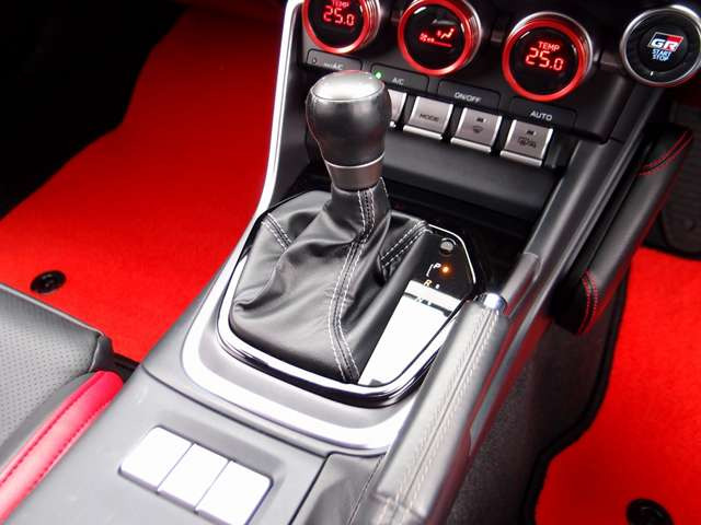 ���z�p�[�c�𑽐����������J�X�^��GR86�̓���!TRD�t���G�A���𑕒���GRAES�ԍ����AWORK VS18AW�A�����I�t�}�t���[�Ȃǂ̍��z�p�[�c�ɉ����A�g���^9�C���`SD�n�f�W�i�r�ȂǏ[�������̈��