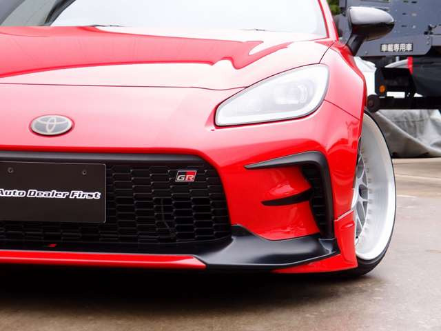 ���z�p�[�c�𑽐����������J�X�^��GR86�̓���!TRD�t���G�A���𑕒���GRAES�ԍ����AWORK VS18AW�A�����I�t�}�t���[�Ȃǂ̍��z�p�[�c�ɉ����A�g���^9�C���`SD�n�f�W�i�r�ȂǏ[�������̈��