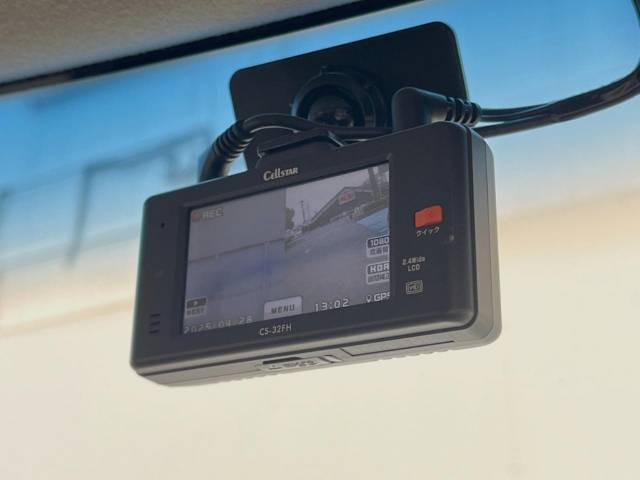 【ドライブレコーダー】安心・安全なカーライフに必須のドライブレコーダーを装備!走行中はもちろん、あおり運転や事故に遭遇した際の状況も映像で記録し、万一のリスクに備えます。