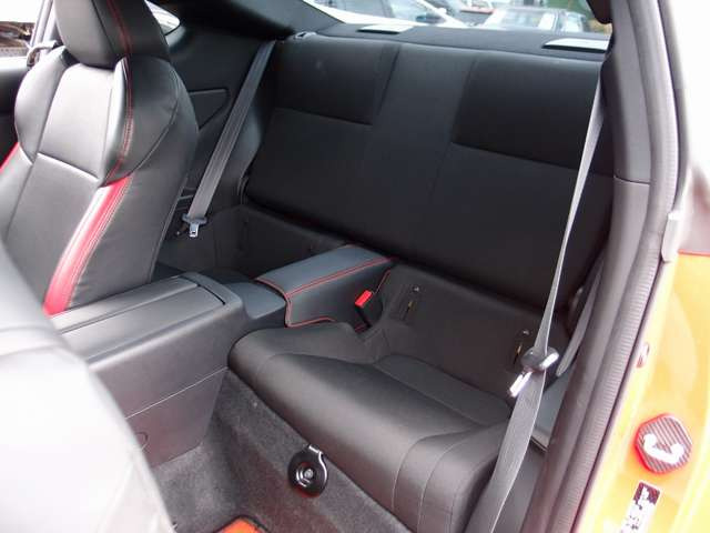 ���z�p�[�c�𑽐����������J�X�^��GR86�̓���!TRD�t���G�A���𑕒���GRAES�ԍ����AWORK VS18AW�A�����I�t�}�t���[�Ȃǂ̍��z�p�[�c�ɉ����A�g���^9�C���`SD�n�f�W�i�r�ȂǏ[�������̈��