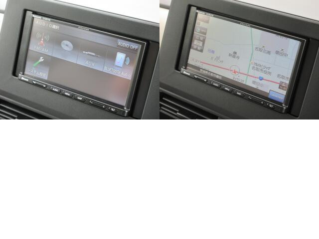 現在では必需品のナビが装備されています。オーディオはAM・FMラジオ・Bluetooth・auxが使えます。快適ドライブの強い味方です!