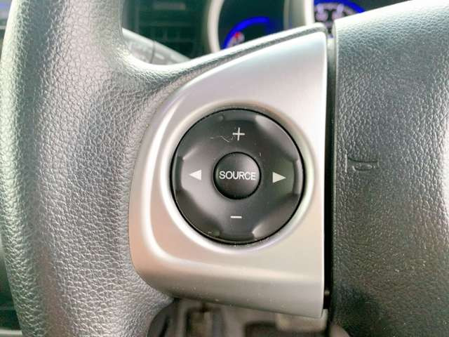 【ステアリングスイッチ】ハンドルのボタンで簡単にナビの音量やチャンネル操作可能です♪