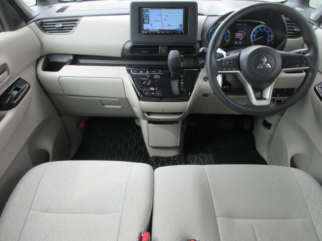 内外装の清掃・ガラス系ボディコーティングをCARクリーニング専門業者が施工いたしますので大変清潔。オリックス自動車ではみなさまに快適なドライブをお約束。