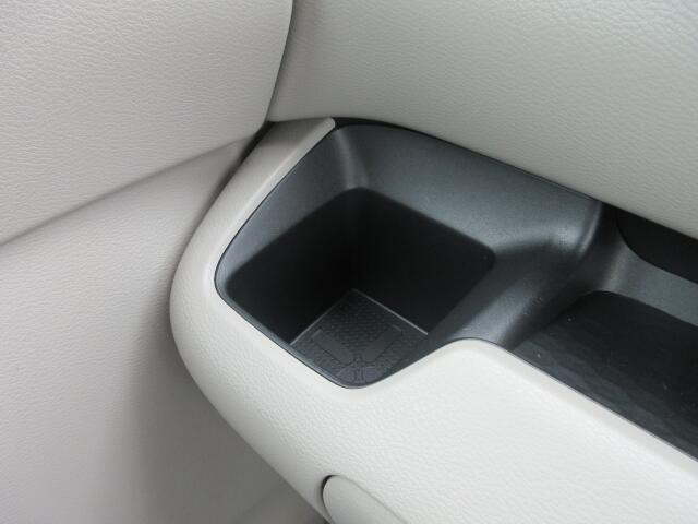 助手席側にドリンクホルダー付きです☆