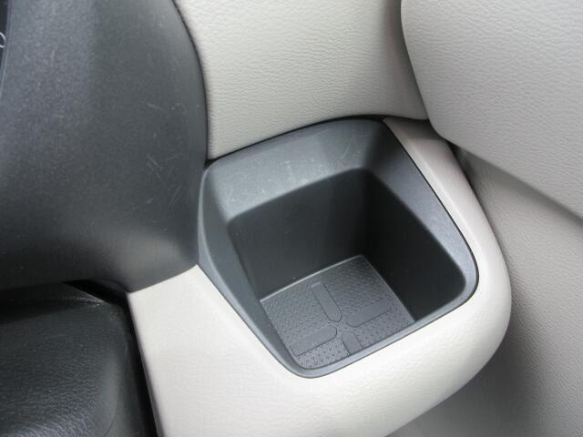 運転席側にドリンクホルダー付きです☆