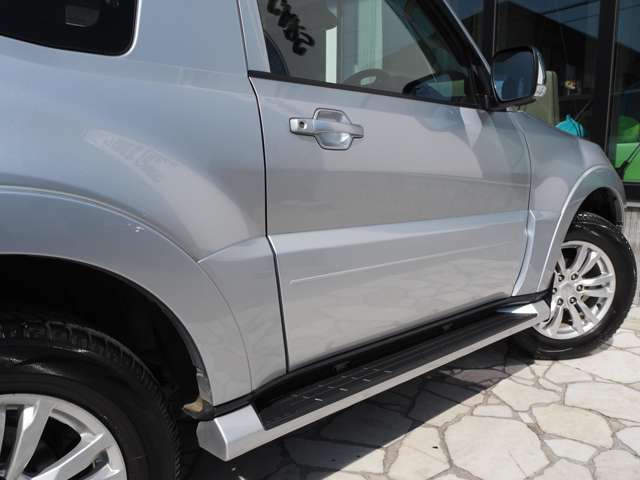 女性にも安心してお乗りいただけるよう、車内の清掃には特にこだわり、メーカー販売時の状態に近づける為に妥協は致しません!!