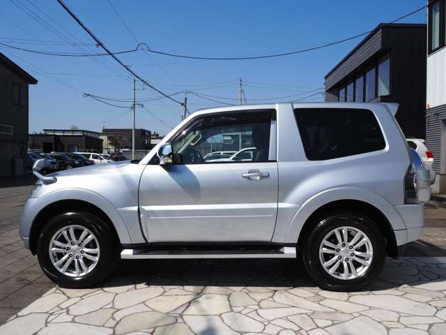 社外のオプション、HDDナビやETC、エアロや18インチAWなどのオプションもご用意致します!あなただけの一台をお手伝いさせて頂きます♪