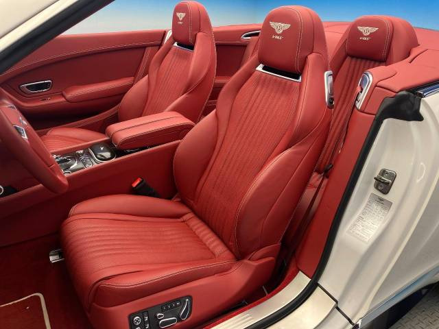 株式会社ネクステージが運営するプレミアムカー専門店『オートステージ』では見ているだけで楽しくなるお車を展示販売しております。買取のみもご対応可能ですので是非お気軽にお申しつけ下さい!