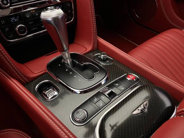 プレミアムカーにありがちな任意保険のトラブルも、ネクステージでは損害保険取扱を行っておりますので、ご安心してお任せいただけます。