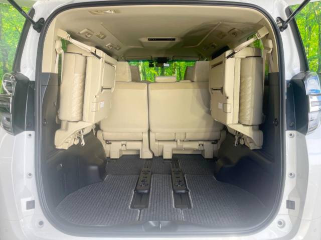 ���i�̂���������ʋ΁A���}���ɏ\���ȉ׎��X�y�[�X���m�ۂ��Ă���܂��B�Z�J���h�V�[�g��|���ƁA�傫�ȉו��̐ύڂ��\�ł���