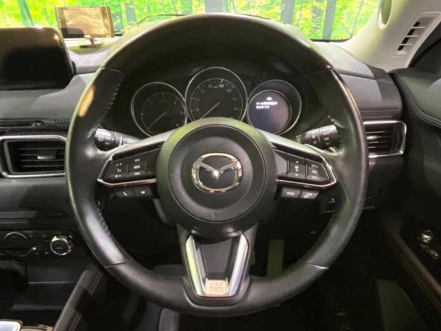 �y�����v�����X�e�A�����O�z�㎿�Ȋv���g�p���邱�ƂŁA��ɂ����������݂ƂĂ��^�]���₷���n���h���ł���