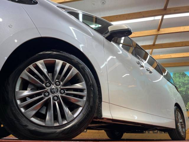 �y����18�C���`�A���~�z�C�[���z�O�ςɃ}�b�`���������A���~�z�C�[���𑕒����Ă���܂��B�e��ЊO�A���~�z�C�[����A�X�^�b�h���X�^�C�����戵�����Ă���܂��B���񂲑��k����������