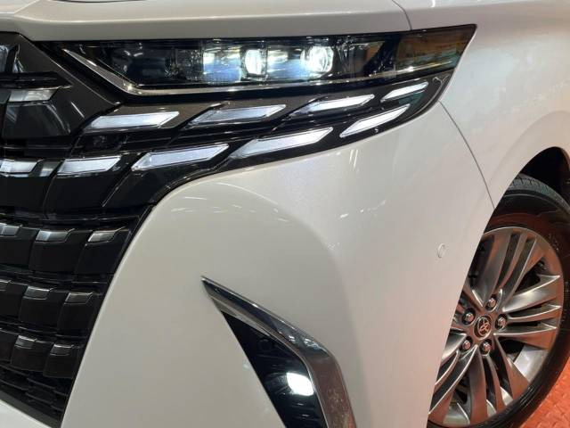 �yLED�w�b�h���C�g�z���V����ԑ��s�����ǍD�Ȏ��E���m�ۂ����S���ĉ^�]�ł��鍂�P�xLED�w�b�h���C�g�𑕔�!�_�����x�������A����d�͂��}�����Ă��܂��B