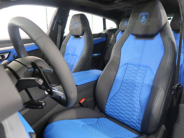 シートについても状態良く維持されている個体です。オートステージでは専用のシート生地をガードするコーティングもご用意してります。是非お申し付け下さい。