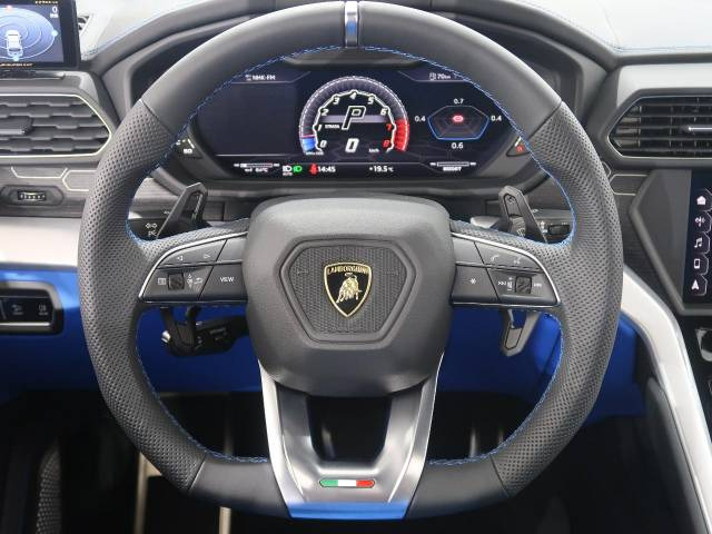 店頭で現車のご確認も頂けますので、是非ご来店ください。ご来店時は事前ご予約をいただけますとスムースにご案内させていただけます。また勝手ながら毎週火曜日と第三水曜日に定休日をいただいております。