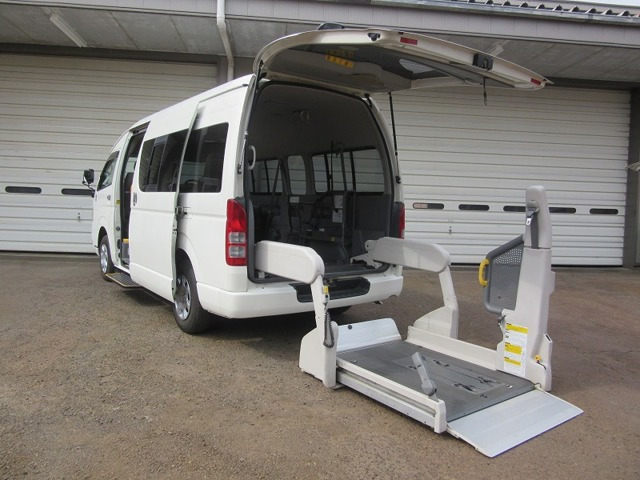 ハイエースコミューター