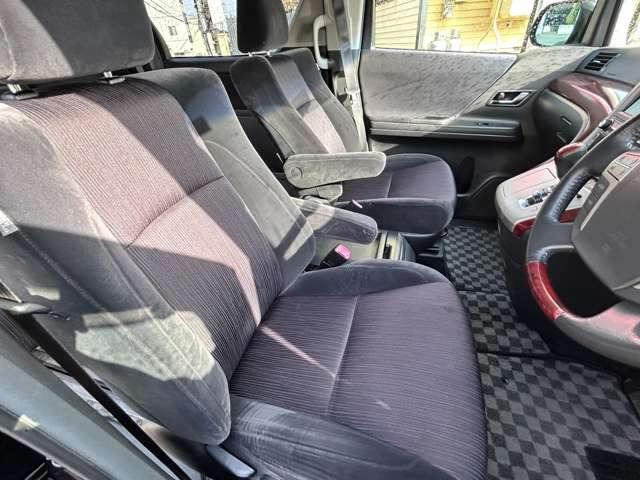 ���̋Ǝ҂ɂ������ې􂢁A�V�[�g�̃^�o�R�Ȃǂɂ��R�Q���̃��y�A��(�L��)�������Ă���܂��B