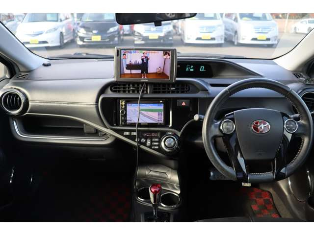 カッコイイだけでなく、機能性も高い内装です★