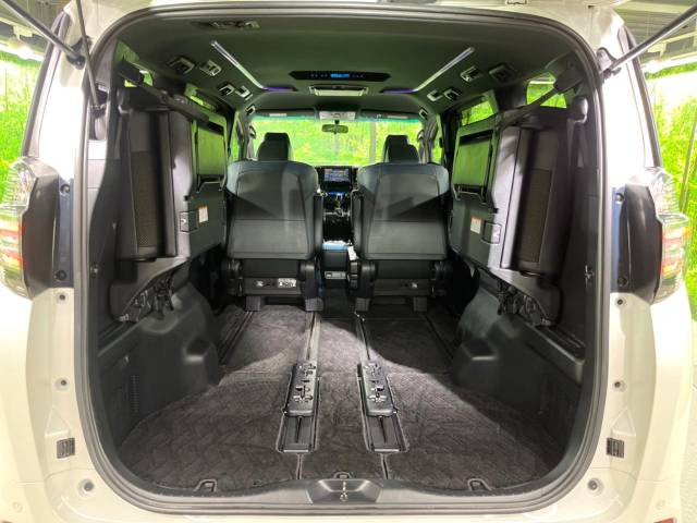 後席を格納すると、これだけの広さが!シーンに合わせたシートアレンジで、大きな荷物も積むことが出来ます♪
