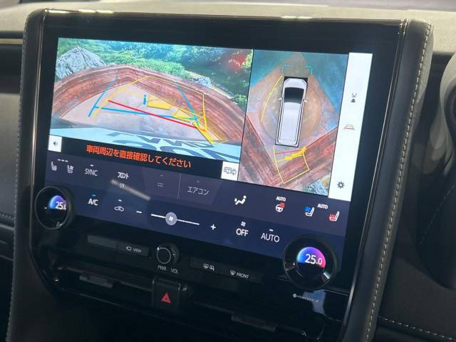 【パノラミックビューモニター】専用のカメラにより、上から見下ろしたような視点で360度クルマの周囲を確認することができます☆死角部分も確認しやすく、狭い場所での切り返しや駐車もスムーズに行えます。