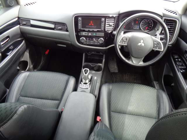 アウトランダーPHEV2.0 G ナビパッケージ 4WD