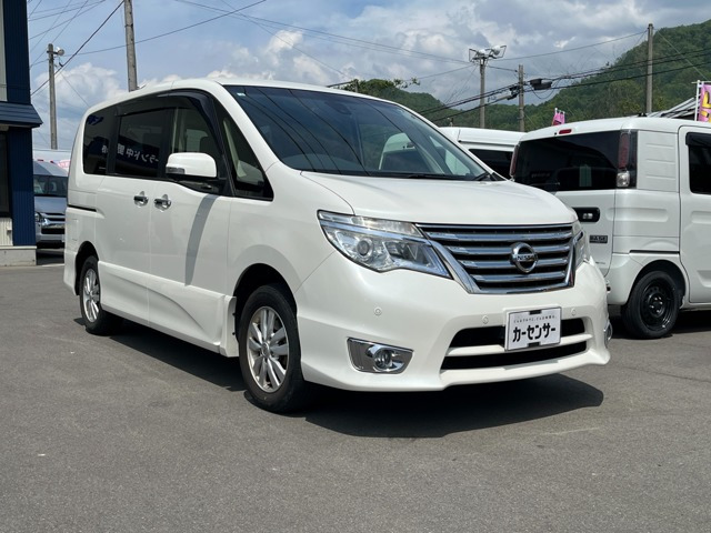 セレナ2.0 ハイウェイスター Vセレクション+Safety 4WD