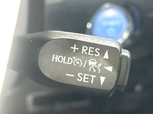 【レーダークルーズコントロール】高速道路での長距離走行が楽に!!自動で速度を保つクルーズコントロールが、衝突軽減システムと連携し、前方の車両を感知して車間を保つように速度調節してくれます!!