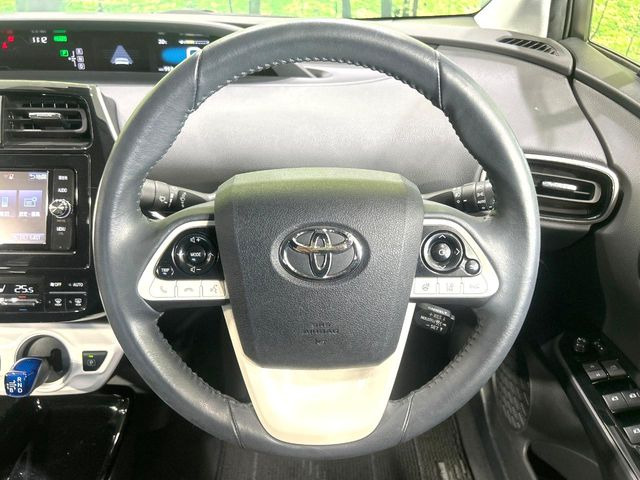 【純正革巻きステアリング】上質な革を使用することで、手にしっかり馴染みとても運転しやすいハンドルです♪