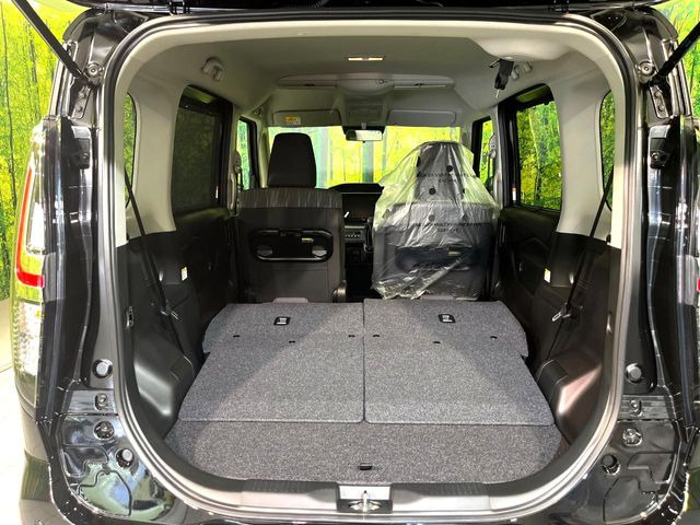 普段のお買い物や通勤、送迎等に十分な荷室スペースを確保しております。セカンドシートを倒すと、大きな荷物の積載も可能です♪