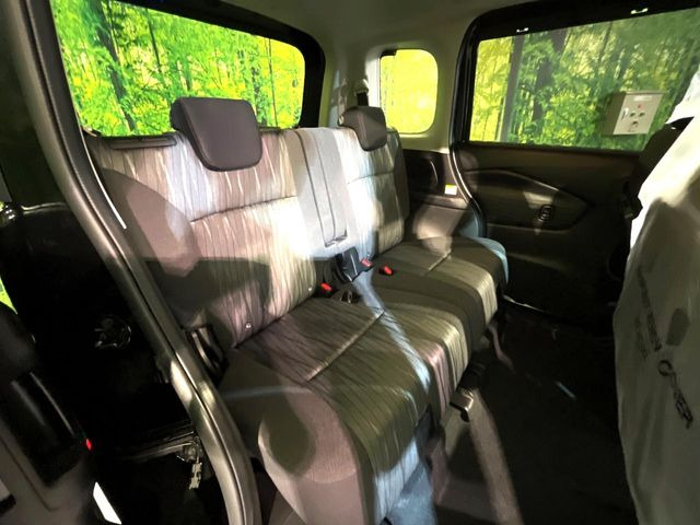 高品質なオリジナルフロアマットもオプションにてご用意しております。お好きなデザインやカラーをお車に合わせて選んでいただくことができます♪