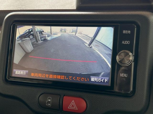 【バックカメラ】駐車時に後方がリアルタイム映像で確認できます。大型商業施設や立体駐車場での駐車時や、夜間のバック時に大活躍!運転スキルに関わらず、今や必須となった装備のひとつです!
