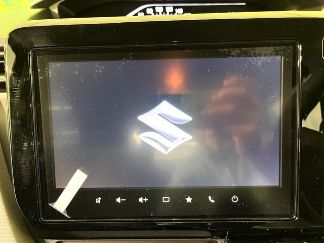 【メーカー純正ナビ】インテリアに溶け込むスタイリッシュな「専用設計」メーカーナビを装備♪視認性や操作性など基本性能にも優れ、より上質なカーライフをお楽しみいただけます。